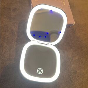 Compact Black Portable Lighted LED Makeup Mirror 1X/10X Magnification NEW